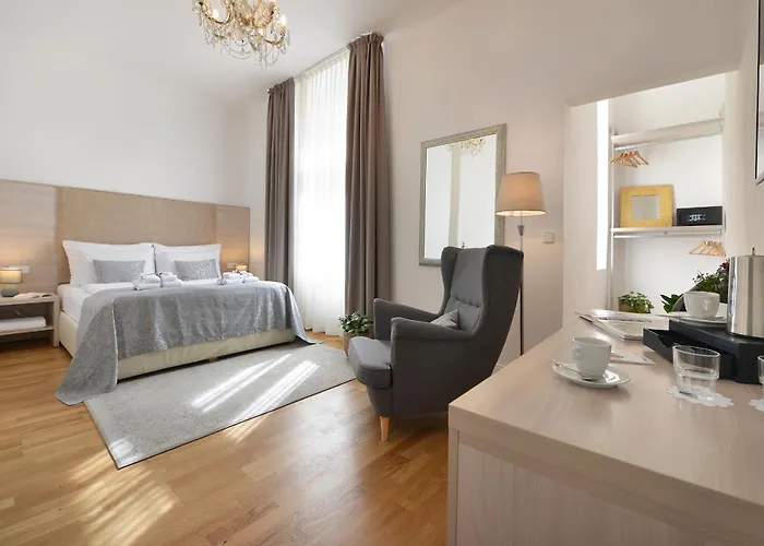 Old Town Residence By Little King Praga
